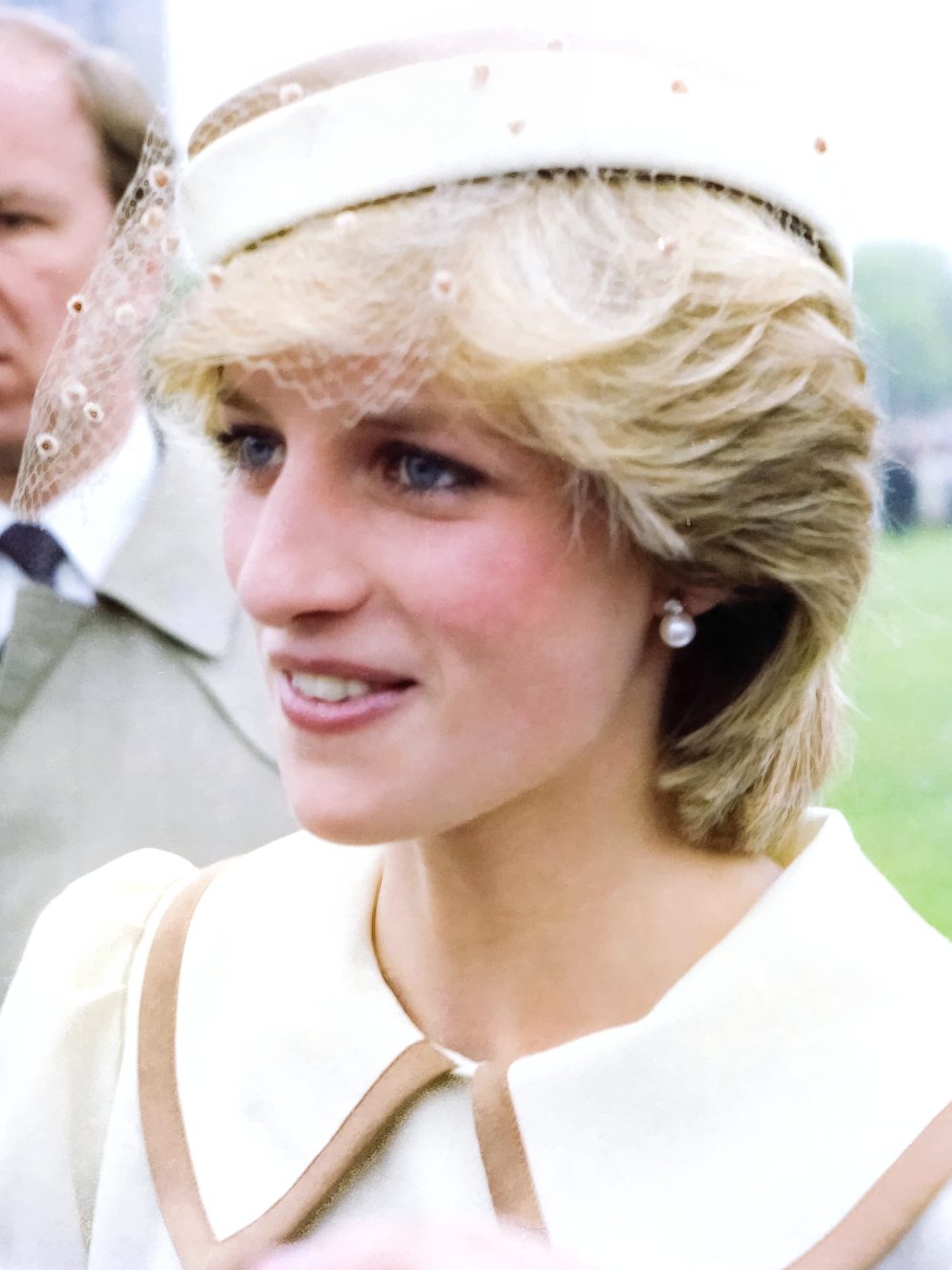 Princess Diana's Posture at Walkabouts Revealed Everything