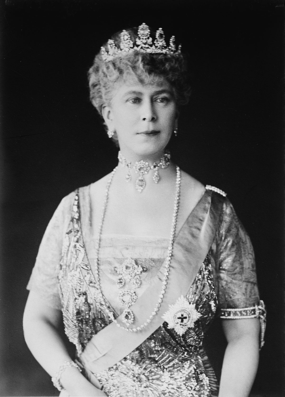 Queen Mary's Shocking Last Gift to a Dying King