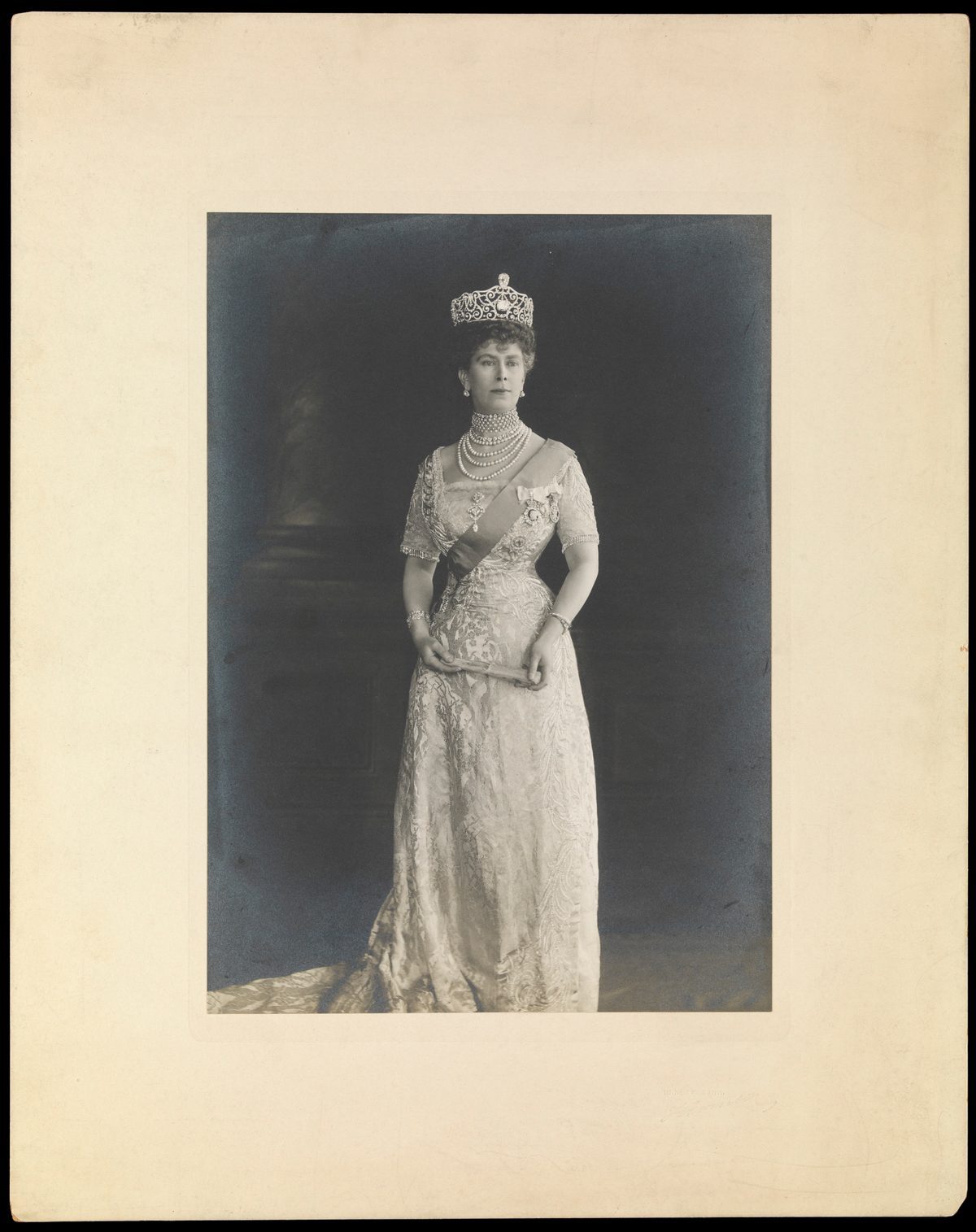 Queen Mary Wept Reading a Soldier's Last Letter to His Mother