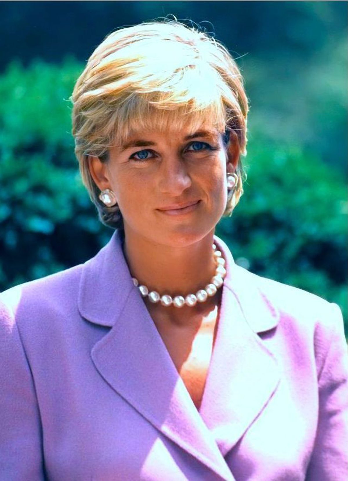 The Gloves Princess Diana Refused to Wear in 1987