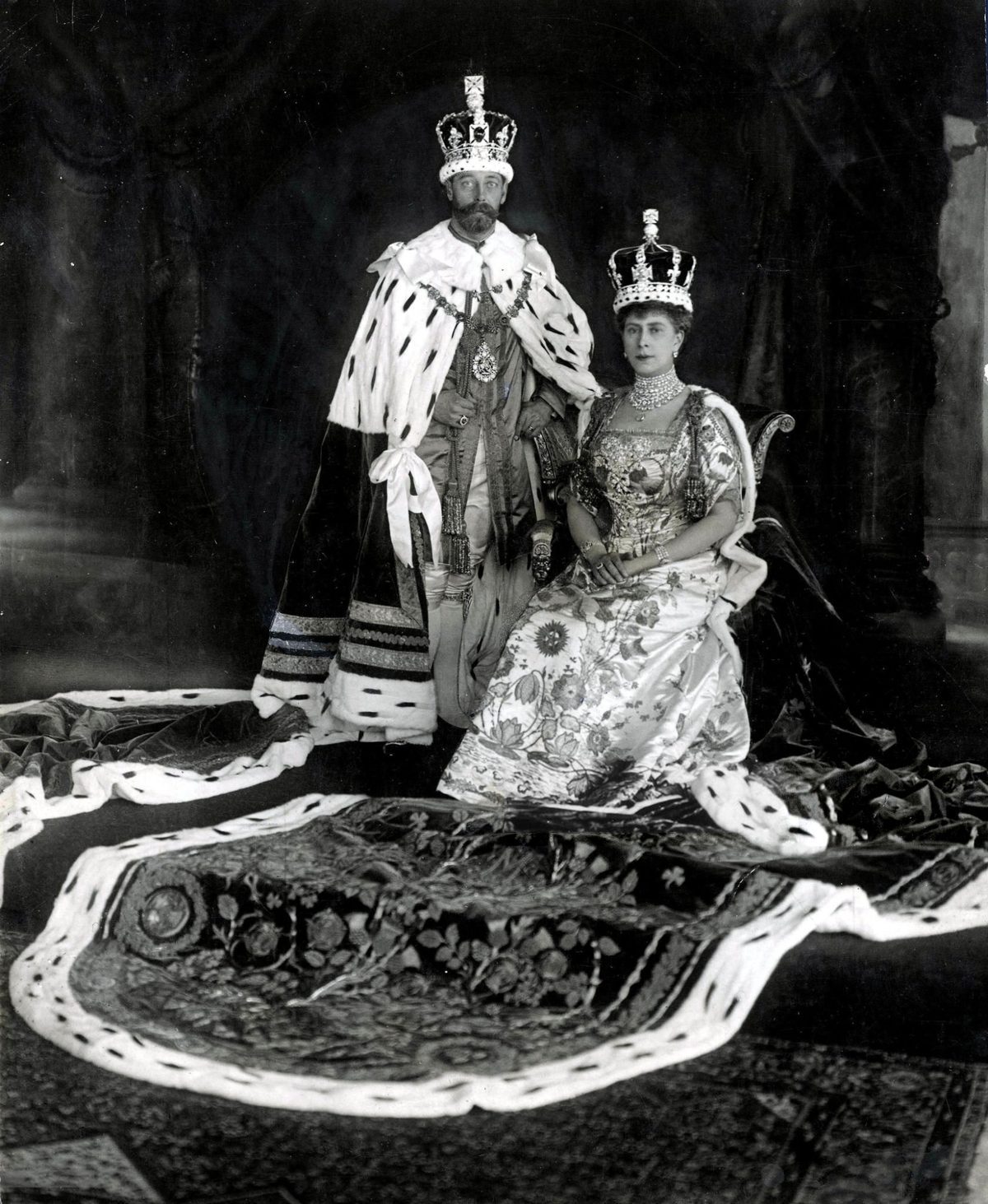 The Gown Queen Mary Wore to Welcome a Wartime King