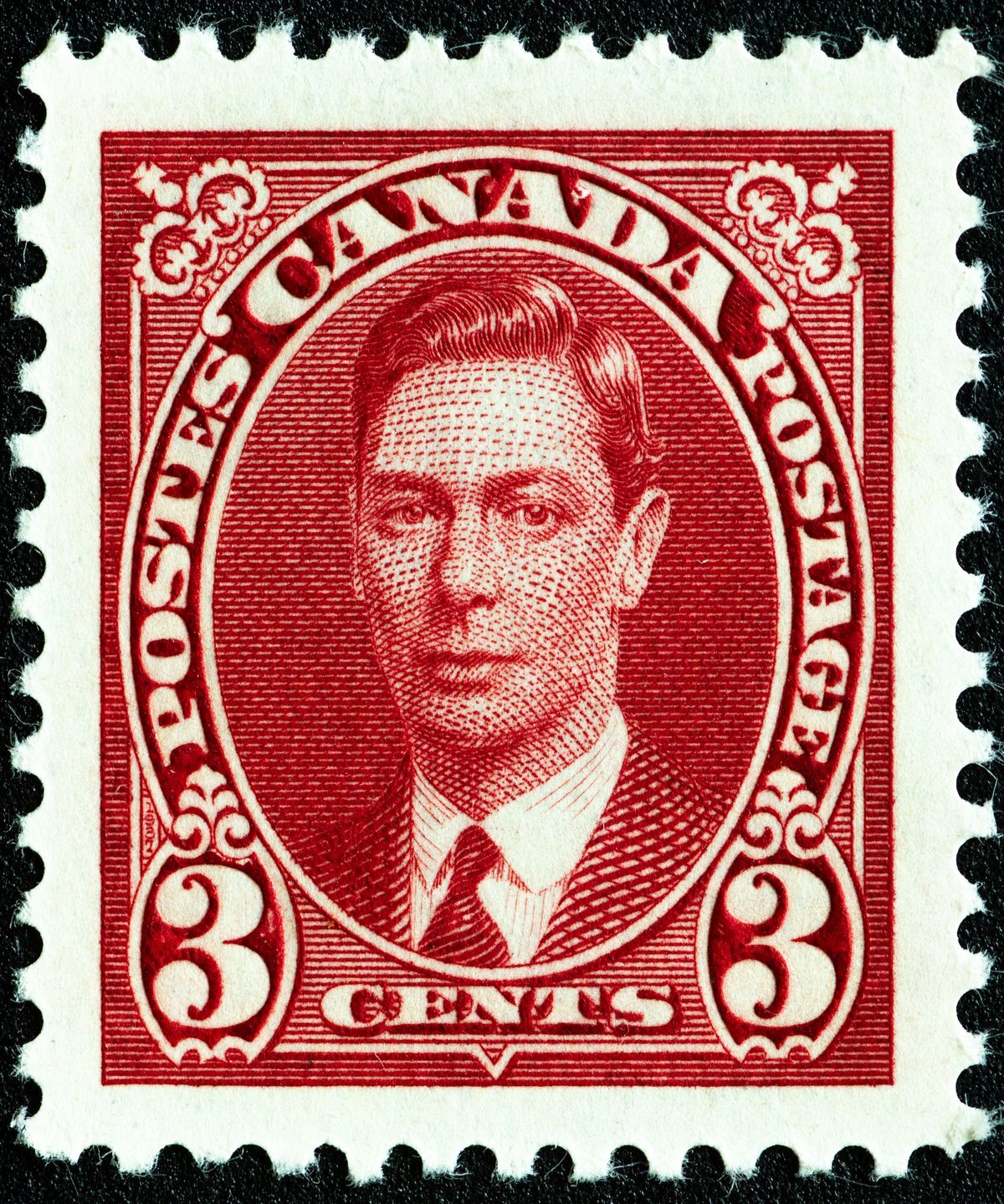 The Morning King George VI Walked Into a Bombed Street Alone